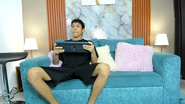 SKINNY BOYXXX online show from March 4, 2026, 7:16 am