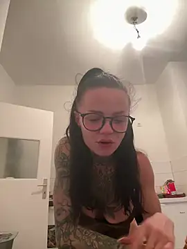 SkinnyLilly online show from July 27, 2026, 7:32 pm