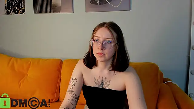 maxinemouse online show from March 11, 2026, 12:43 pm