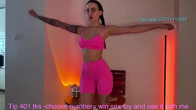 Snapshot of Lilith_Lure chatting on June 5, 2026, 5:01 am Lilith Lure online show from June 5, 2026, 5:01 am