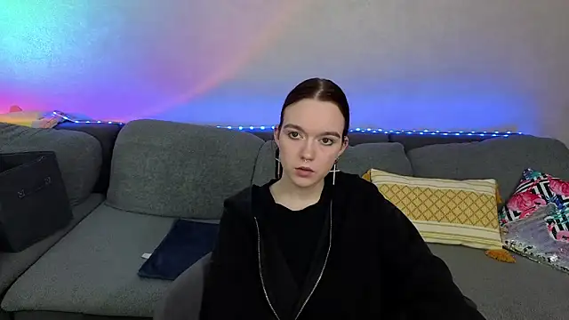 SunyLily online show from May 8, 2026, 6:28 am