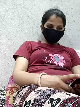 lovelypooja93 online show from August 5, 2026, 4:01 pm