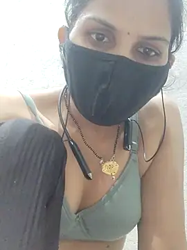 lovelypooja93 online show from August 2, 2026, 5:32 pm