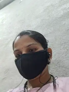 lovelypooja93 online show from August 4, 2026, 6:56 pm