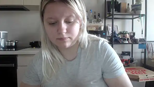Snapshot of LenaSecret19 chatting on June 25, 2026, 7:13 am LenaSecret19 online show from June 25, 2026, 7:13 am