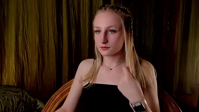 CatarinaGulla online show from April 8, 2026, 2:29 pm