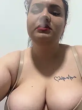 julietalovee online show from May 9, 2026, 7:50 pm