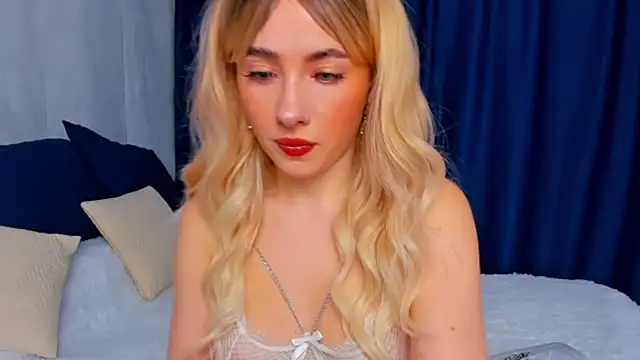 Aria Montclair online show from April 19, 2026, 5:08 am