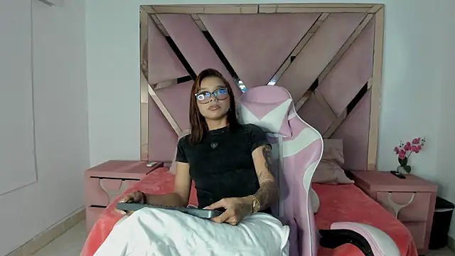 Angell cherryht online show from June 26, 2026, 8:47 pm