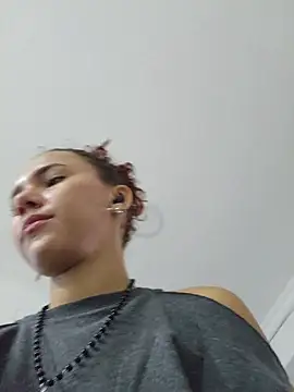 Isabella Stark online show from April 19, 2026, 11:33 am