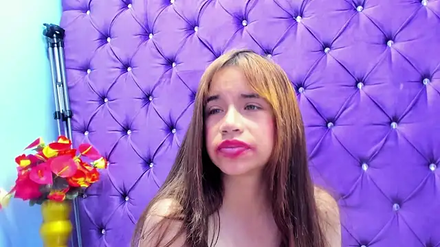 ZoeBarbiee online show from March 12, 2026, 8:51 am