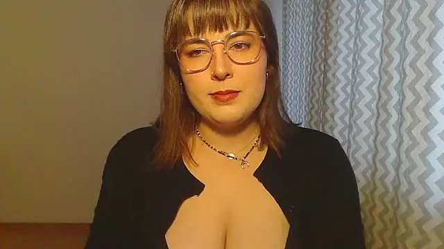 ClaraHard online show from June 17, 2026, 5:56 pm