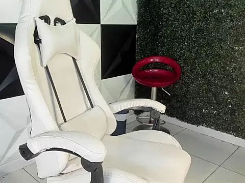 taylor bigdick18 online show from March 9, 2026, 7:56 am