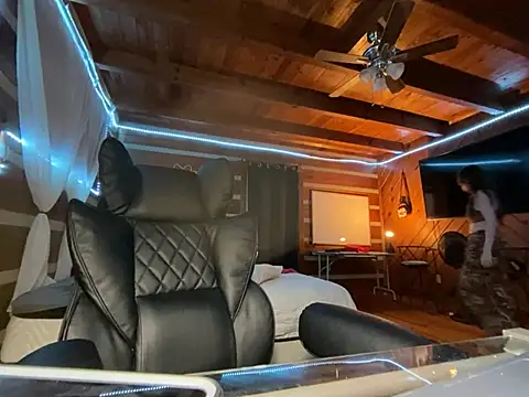 Snapshot of PixieGal01 chatting on March 11, 2026, 5:56 am PixieGal01 online show from March 11, 2026, 5:56 am