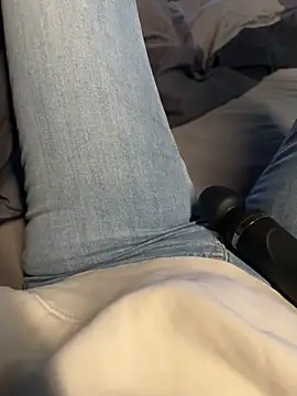 Snapshot of aleexii_s chatting on March 4, 2026, 7:21 pm aleexii s online show from March 4, 2026, 7:21 pm