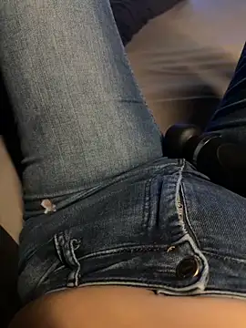 aleexii s online show from April 15, 2026, 7:58 pm