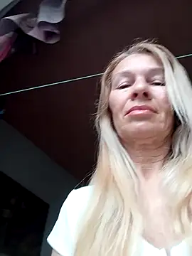 Snapshot of ViktoriaSexi1 chatting on April 4, 2026, 5:03 am ViktoriaSexi1 online show from April 4, 2026, 5:03 am