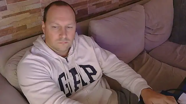 lustonfan online show from April 22, 2026, 1:07 pm