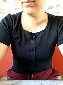 Emi hot1 online show from April 24, 2026, 5:09 am