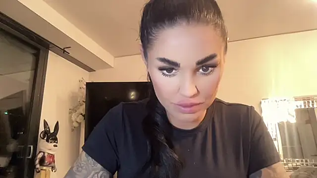 AMBER HARD online show from April 21, 2026, 10:05 pm