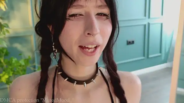 Snapshot of MutedMood_ chatting on June 25, 2026, 12:32 pm MutedMood online show from June 25, 2026, 12:32 pm
