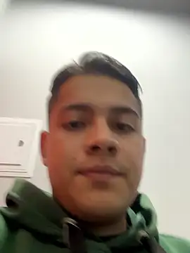 OliverTabordaa online show from April 15, 2026, 8:42 pm