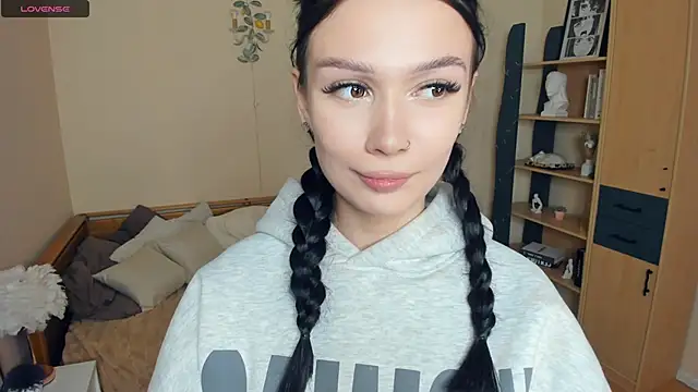 LynnCiprian online show from April 8, 2026, 6:53 pm