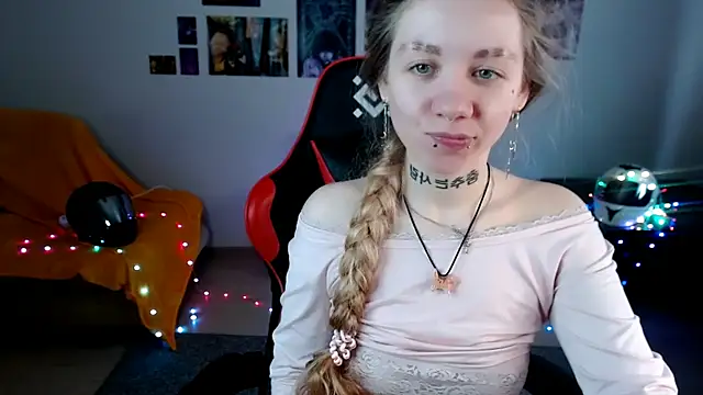 Nica Kawaii online show from April 5, 2026, 7:59 am