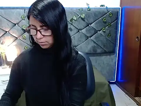 Alisha Gamskar13 online show from May 4, 2026, 1:03 pm