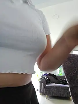 Snapshot of Pretty_Julieta chatting on July 4, 2026, 7:40 pm Pretty Julieta online show from July 4, 2026, 7:40 pm