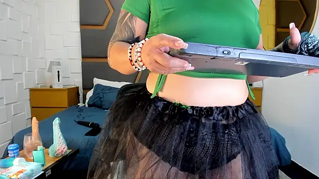 juana valkiria online show from March 12, 2026, 3:23 am