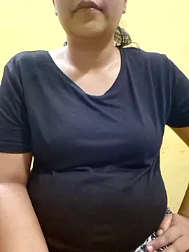 Snapshot of Yazhini-Cam chatting on March 9, 2026, 6:28 am Yazhini-Cam online show from March 9, 2026, 6:28 am