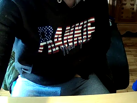 YoUnGbOy2018 online show from March 12, 2026, 9:13 am