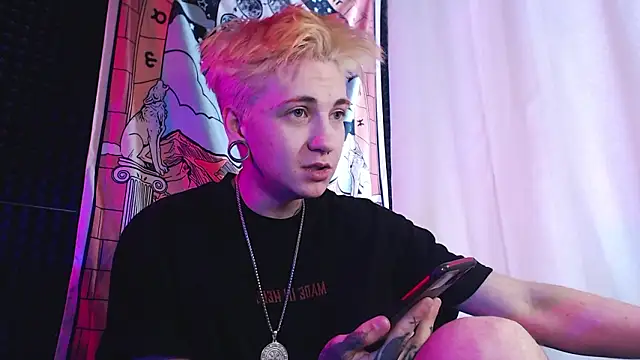 ray-taylorrr online show from March 20, 2026, 1:23 pm