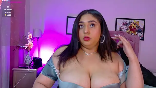 Selenee23 online show from April 18, 2026, 11:34 am