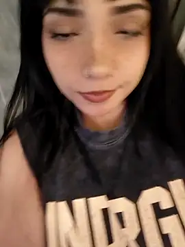 Hannae3 online show from June 18, 2026, 5:28 am