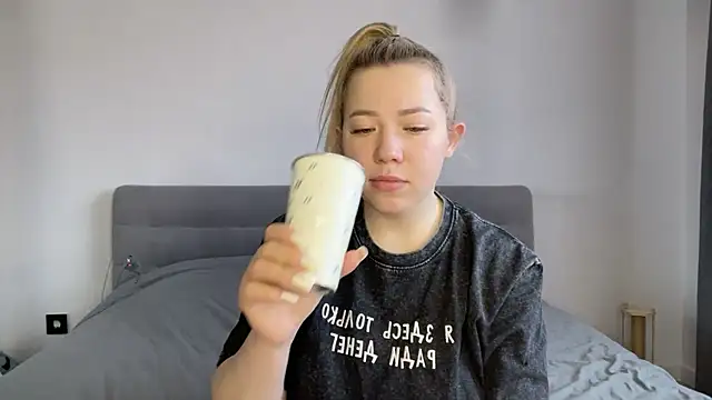 alyrasun online show from April 11, 2026, 6:10 am