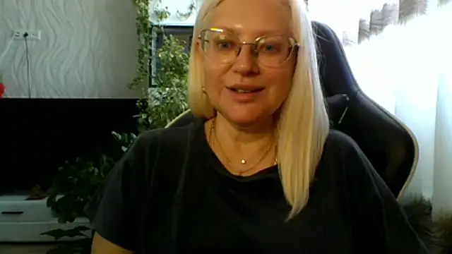 LianaSweetX online show from April 26, 2026, 9:28 am