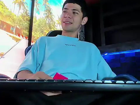 Snapshot of ChristoperGiraldo chatting on April 5, 2026, 2:35 pm ChristoperGiraldo online show from April 5, 2026, 2:35 pm