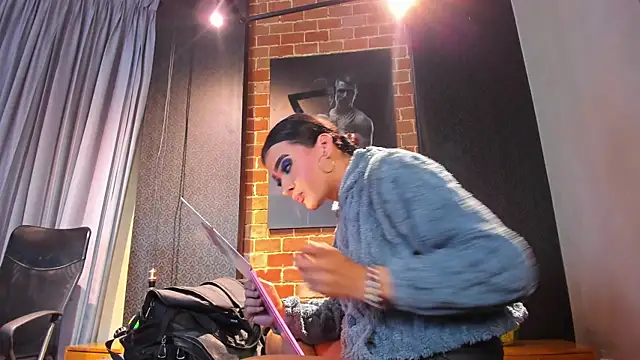 Sienna Dark online show from April 8, 2026, 11:12 am