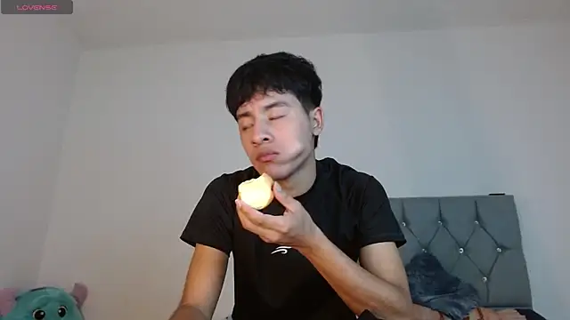 Snapshot of Sebas_fire4 chatting on May 19, 2026, 10:39 pm Sebas fire4 online show from May 19, 2026, 10:39 pm