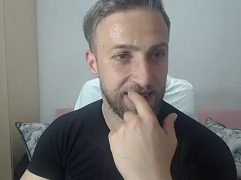 BlondEagleMuscle online show from May 12, 2026, 9:54 pm