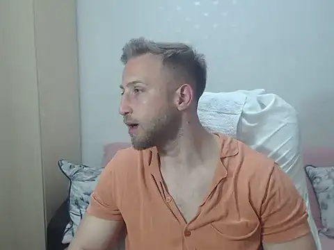 BlondEagleMuscle online show from May 17, 2026, 9:26 pm