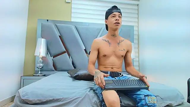 HENRY GREEN2 online show from April 1, 2026, 7:33 pm