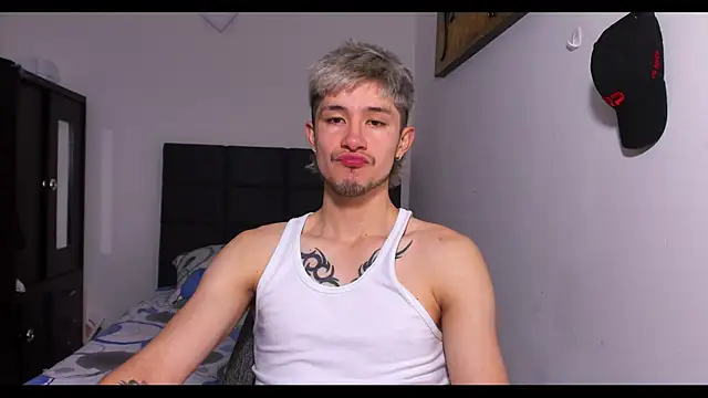 cafecitoo  online show from June 26, 2026, 12:16 am