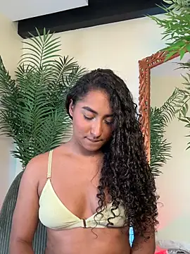 SoyJuliana 19 online show from March 15, 2026, 4:08 am