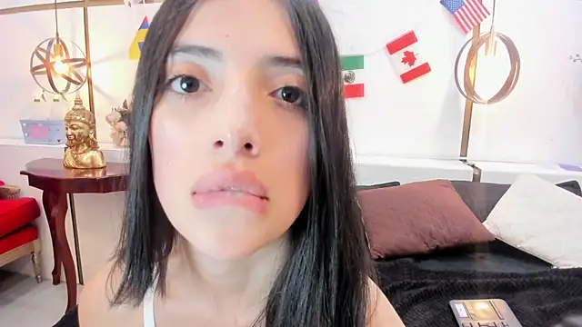 Snapshot of Cynthia1Fox chatting on June 16, 2026, 7:47 pm Cynthia1Fox online show from June 16, 2026, 7:47 pm