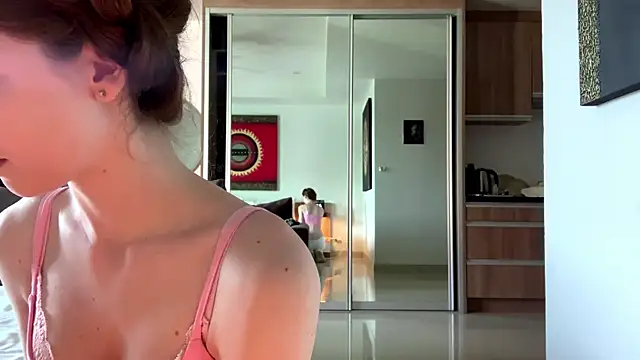 Kissme Kira online show from March 18, 2026, 1:42 am