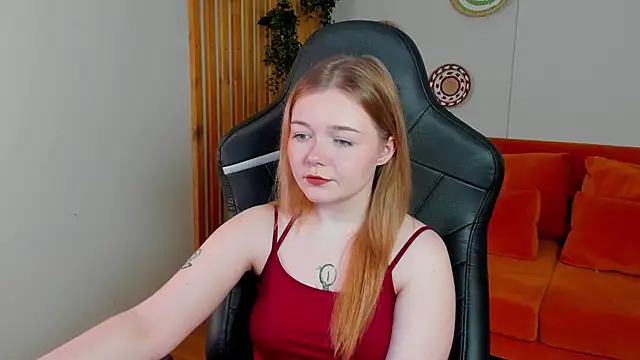 Snapshot of ElinaVale chatting on May 17, 2026, 4:07 pm ElinaVale online show from May 17, 2026, 4:07 pm