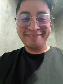 Snapshot of GoldenM95 chatting on April 20, 2026, 9:27 pm GoldenM95 online show from April 20, 2026, 9:27 pm